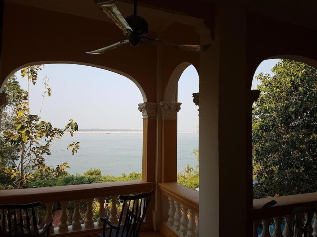 Hotel Le Relais De Chhlong Kratié Esterno foto